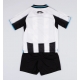 Newcastle United Kotipaita Lapsille 2025-26 Lyhythihainen (+ Lyhyet housut)